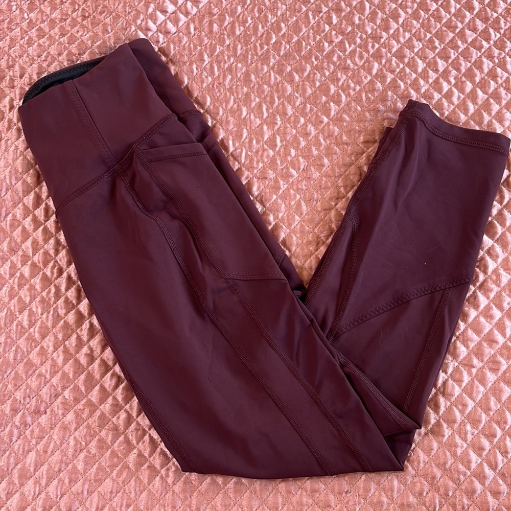 🍋 Lululemon crops size 6